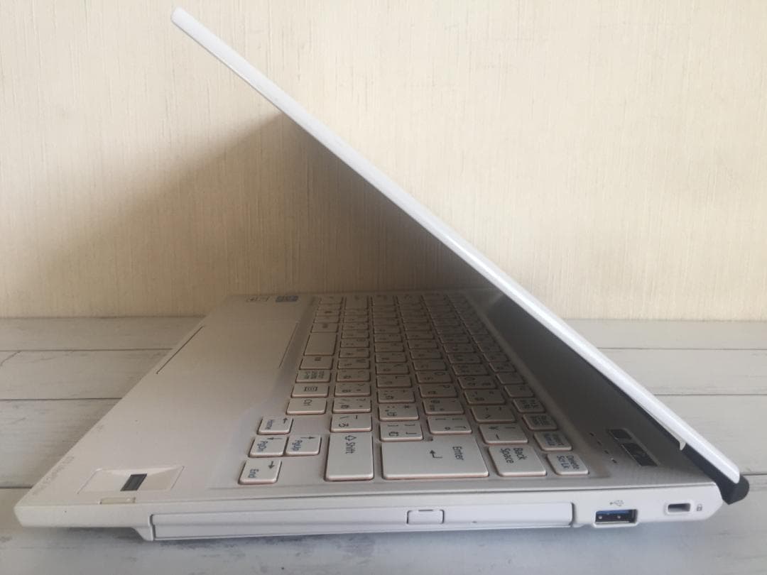 【ズズ】富士通　LIFEBOOK SH54/K 13.3型液晶 コンパクト