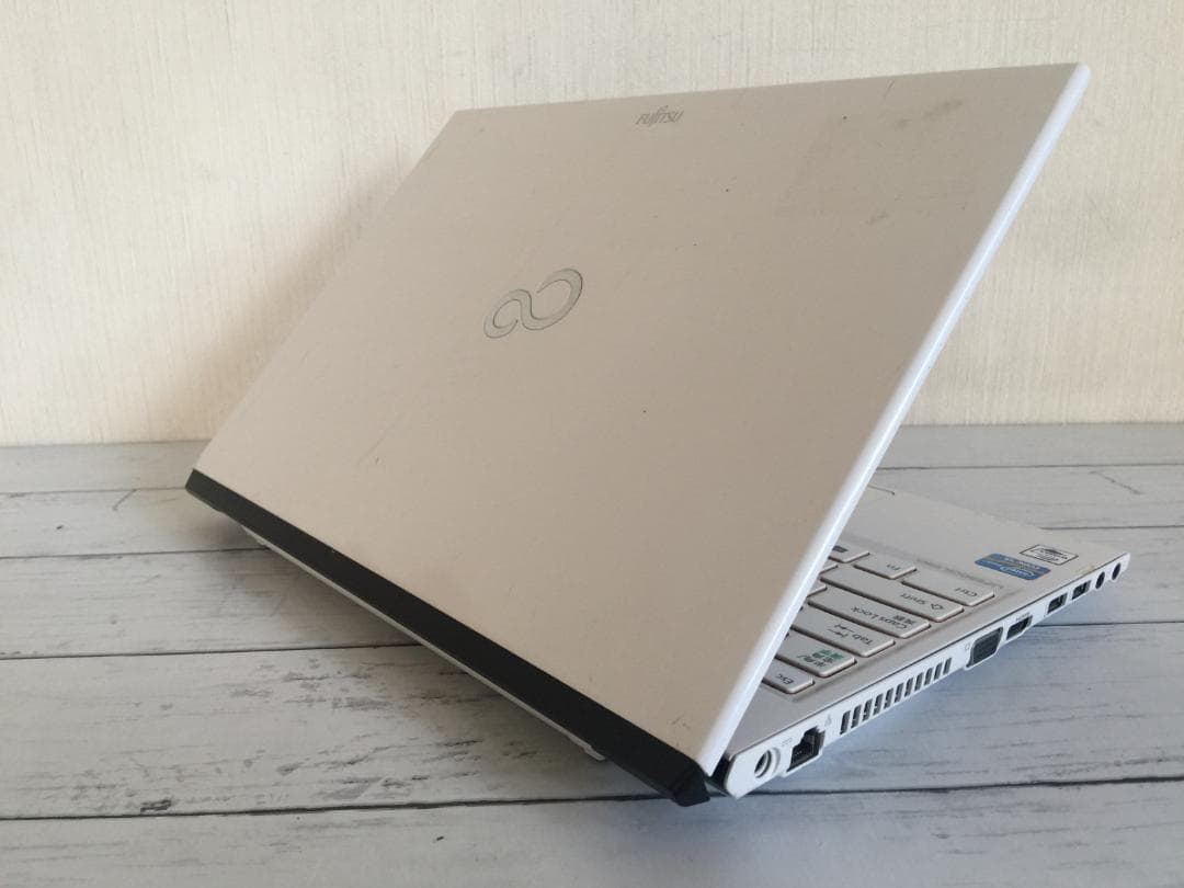 【ズズ】富士通　LIFEBOOK SH54/K 13.3型液晶 コンパクト