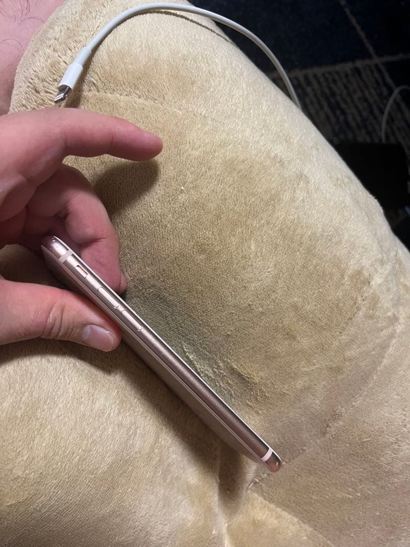 iPhone 8 ゴールド ひび割れあり