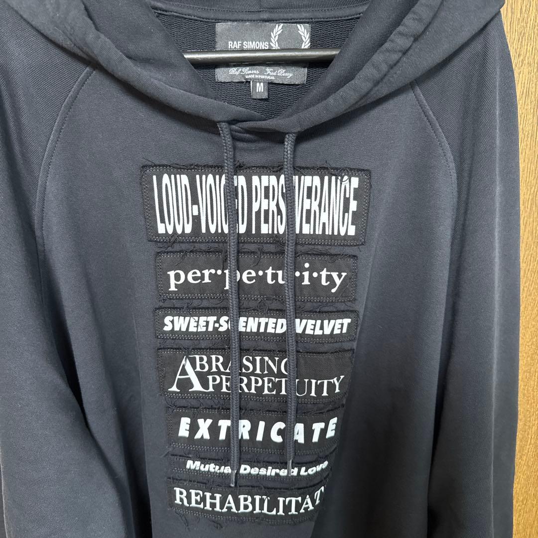 RAF SIMONS FRED PERRY スローガンパッチパーカー
