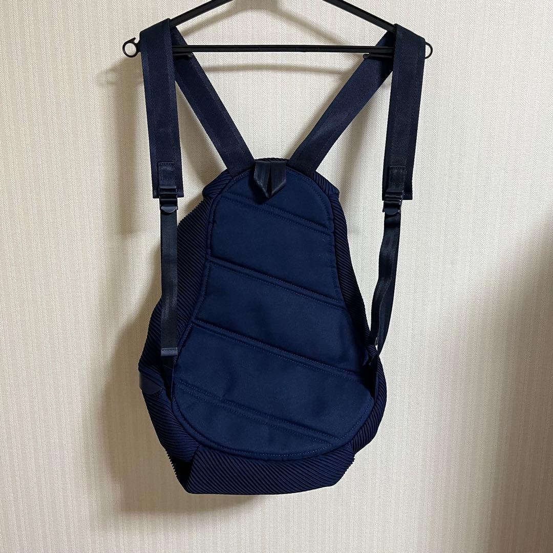 PLEATSPLEASE イッセイミヤケ　バックパック　ネイビー　美品