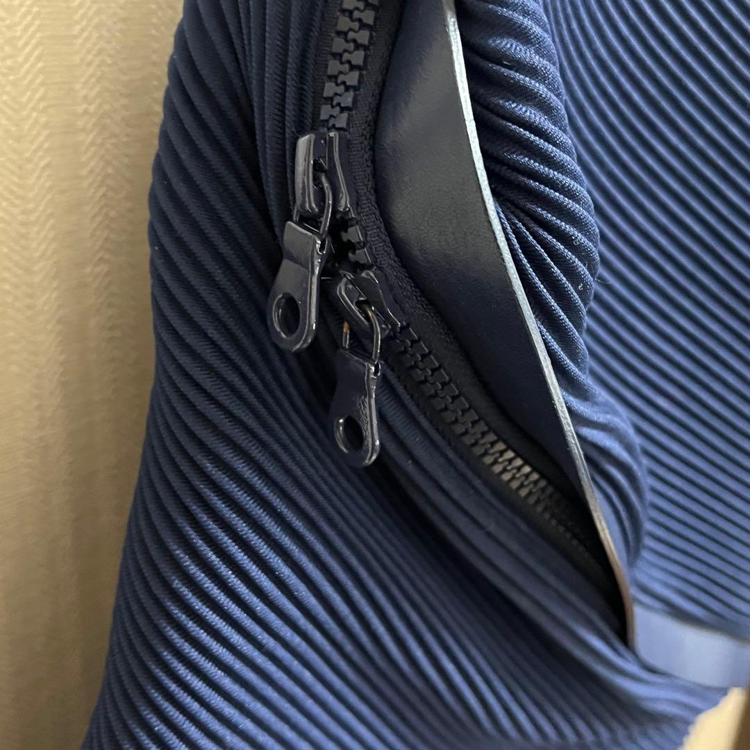 PLEATSPLEASE イッセイミヤケ　バックパック　ネイビー　美品