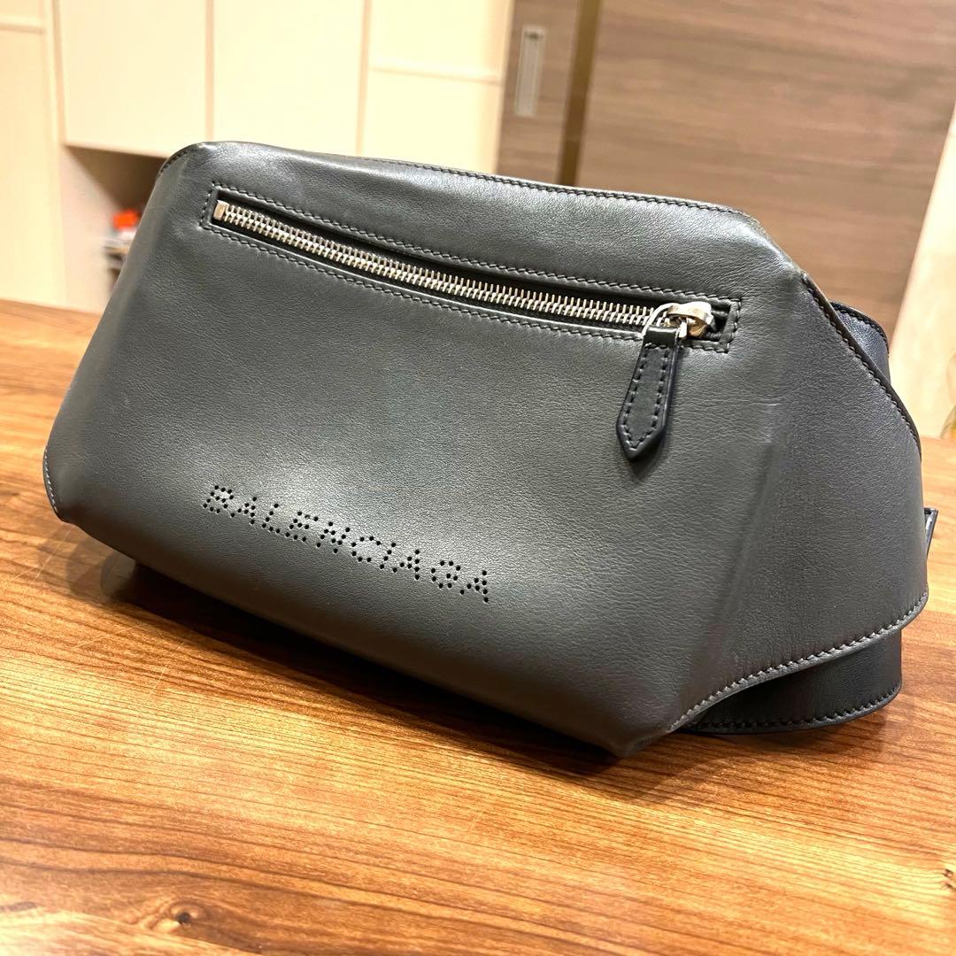 BALENCIAGA(バレンシアガ)ボディバッグ☆グレー