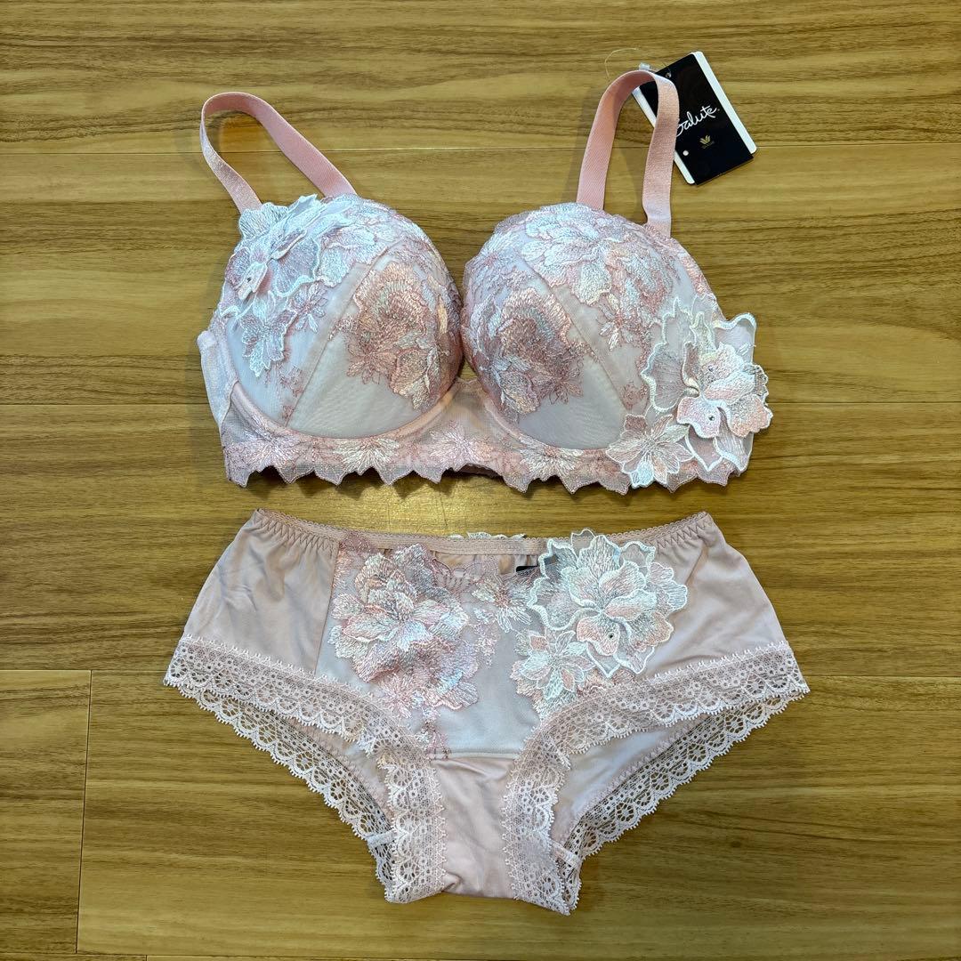 【サルート】ピンク花柄刺繍ブラジャーショーツセット F70