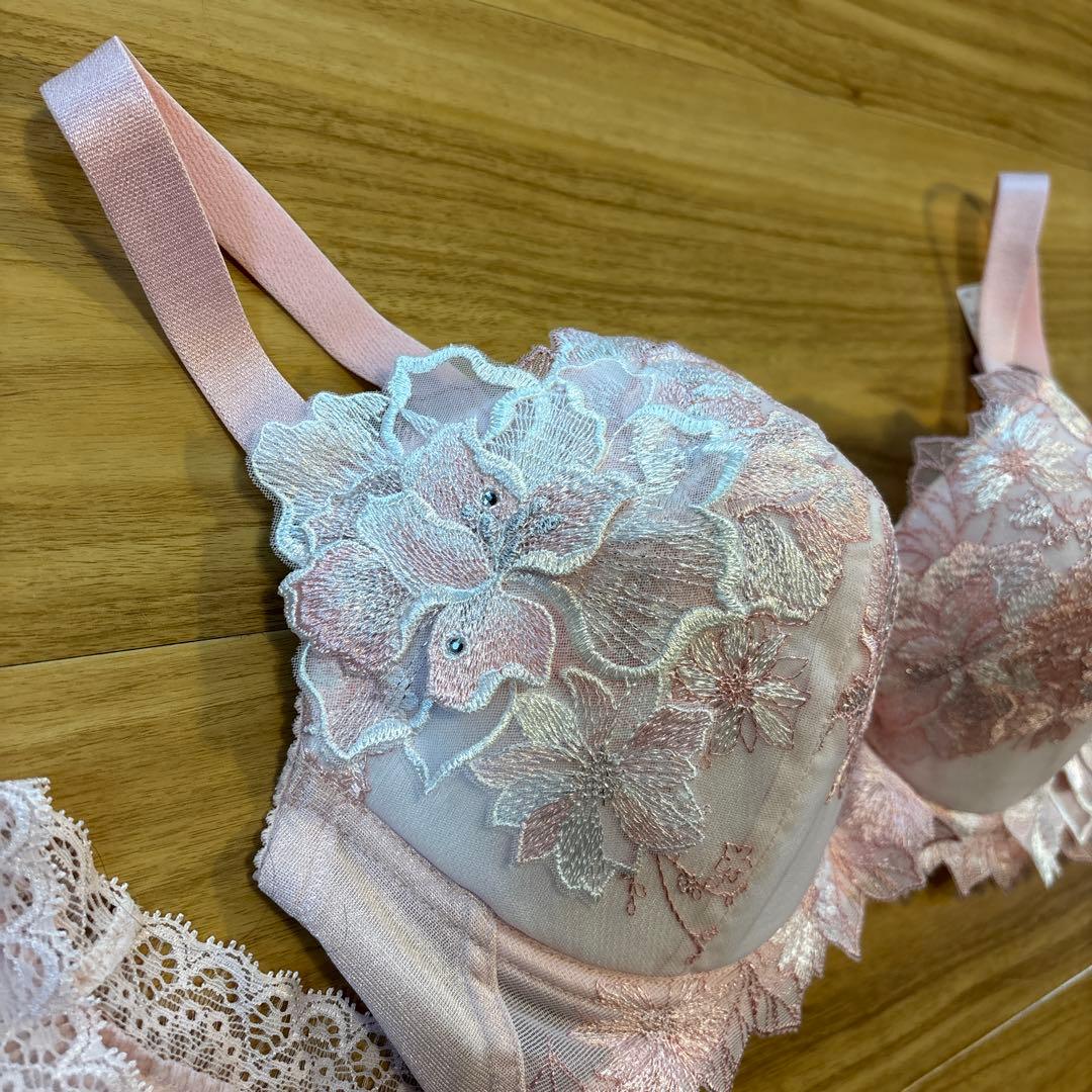 【サルート】ピンク花柄刺繍ブラジャーショーツセット F70