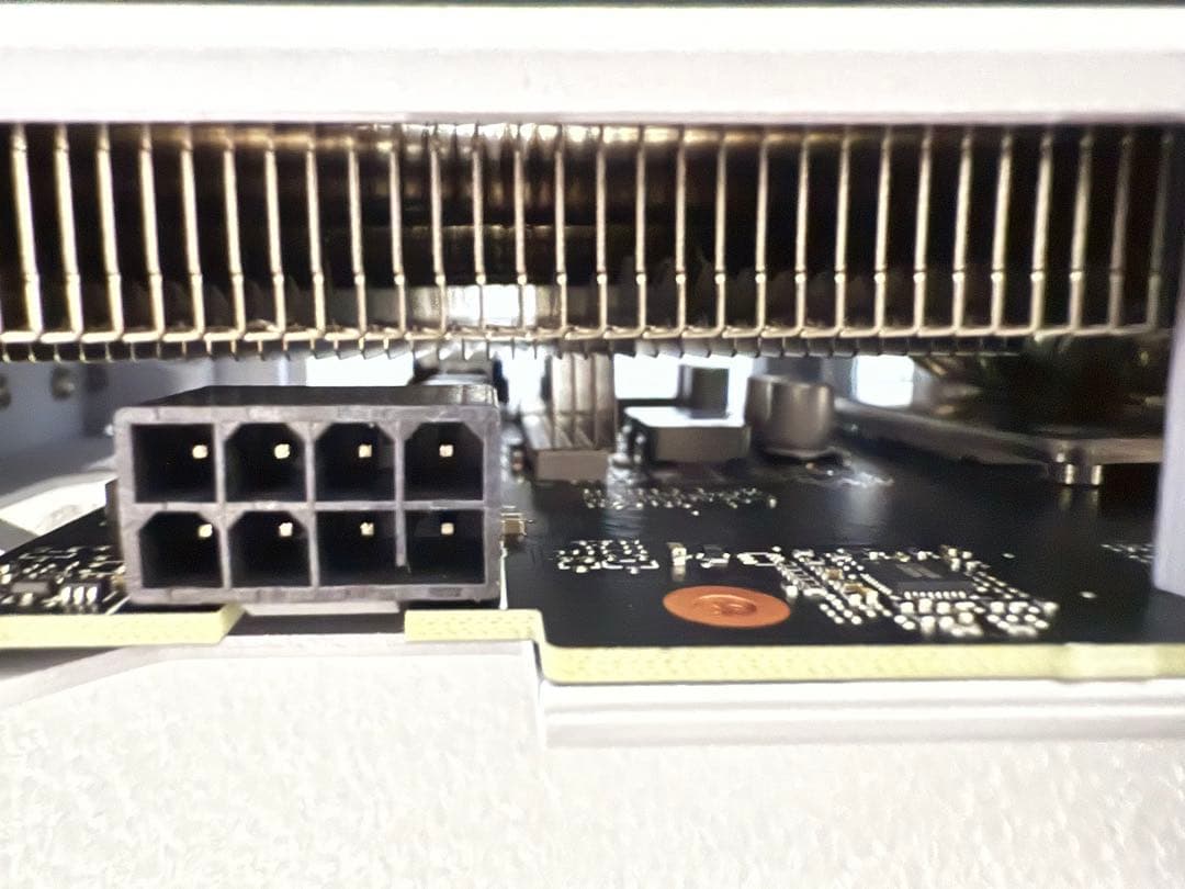 ASUS GeForce RTX4070 12GB ホワイトモデル