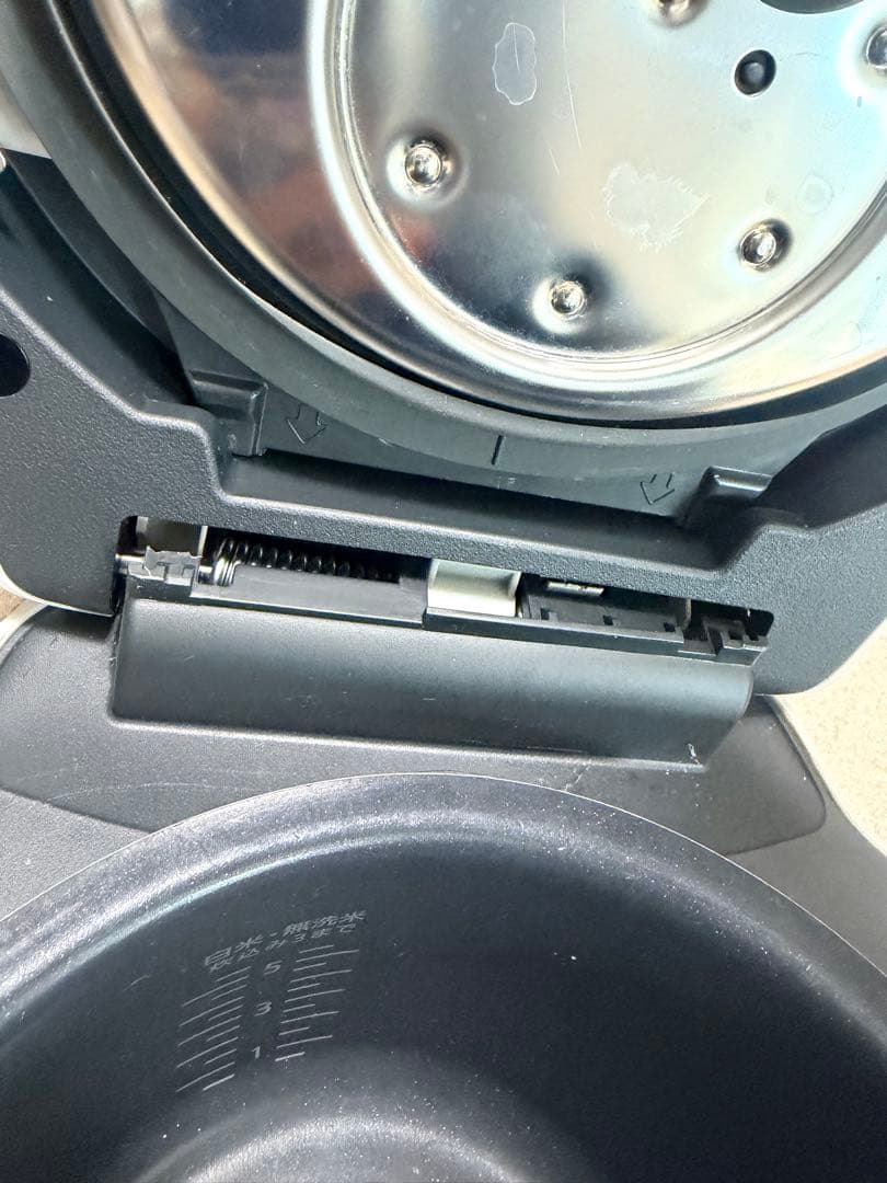 【ジャンク品】2023年製 ビストロ 可変圧力IH炊飯器 SR-V10BA