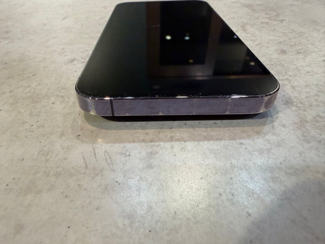 スマートフォン本体 スリムデザイン