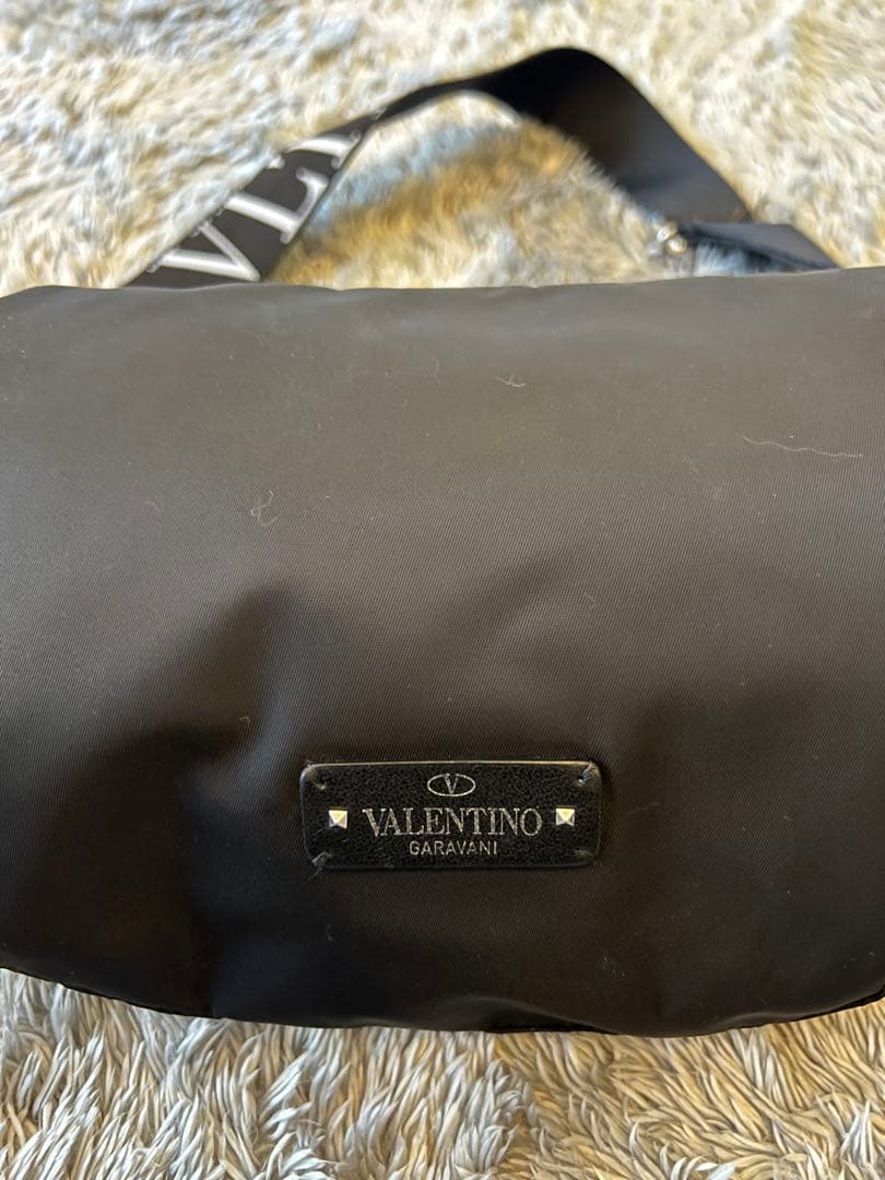【VALENTINO】ボディバッグ ロックスタッズ VLTNロゴ 黒
