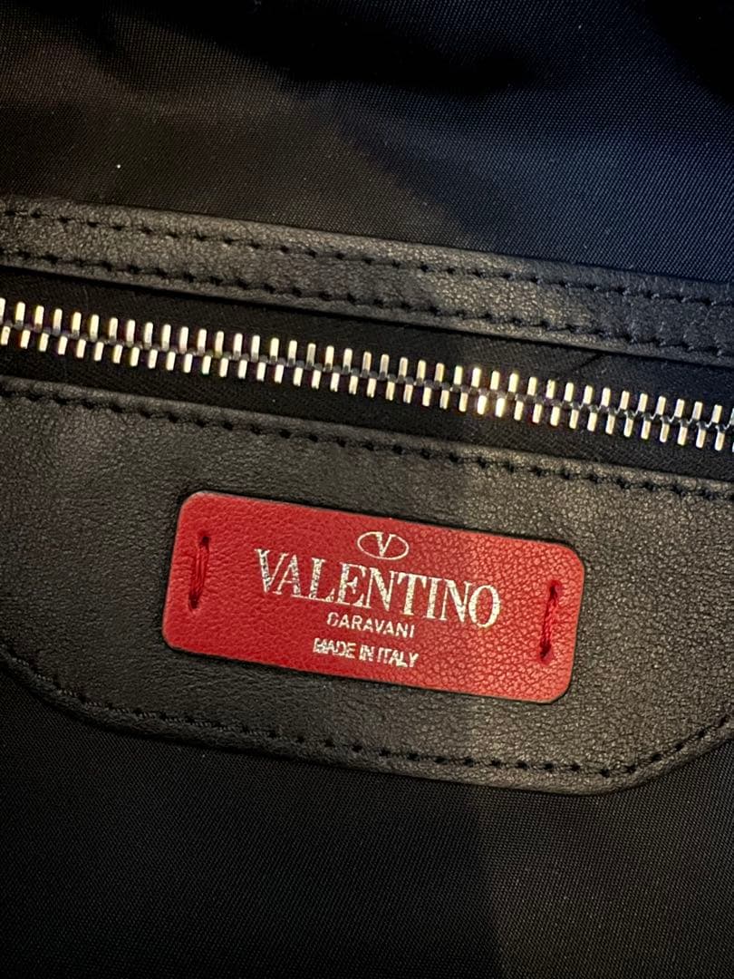 【VALENTINO】ボディバッグ ロックスタッズ VLTNロゴ 黒