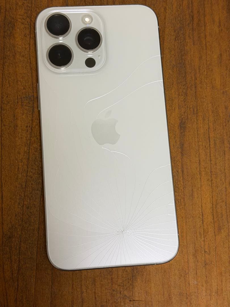 Apple iPhone 15 Pro Max本体