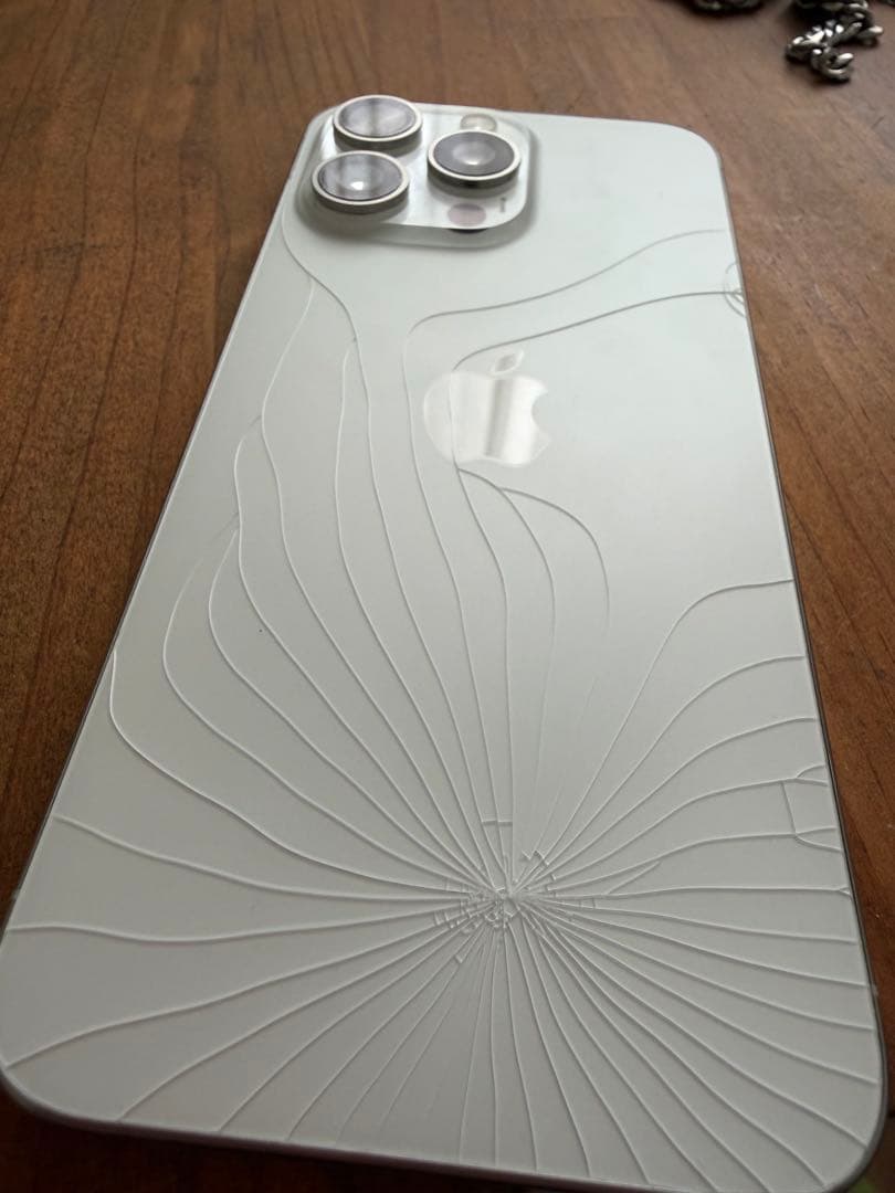 Apple iPhone 15 Pro Max本体