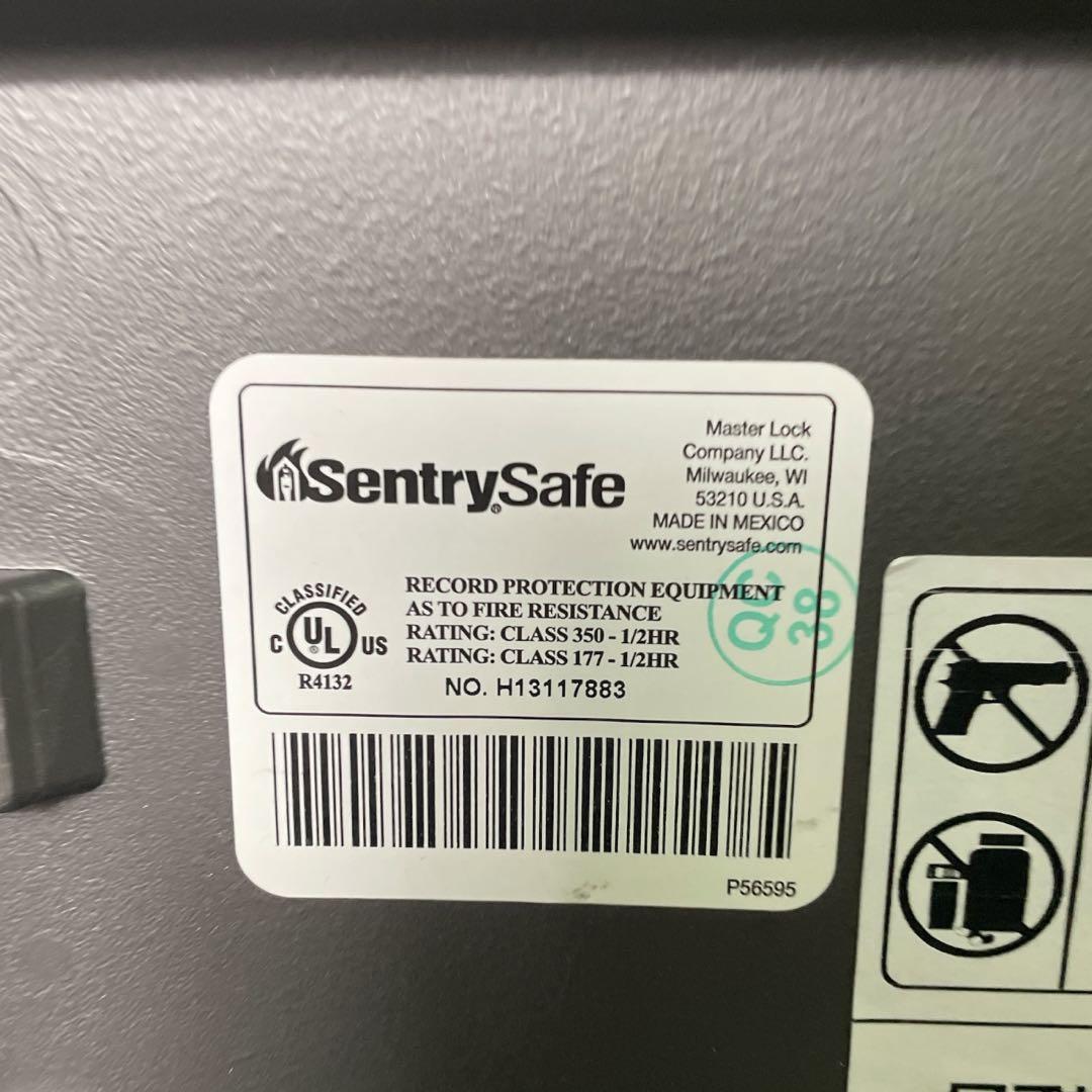 SENTRY 金庫 30分 耐火 鍵付き 7.8L CHW20101