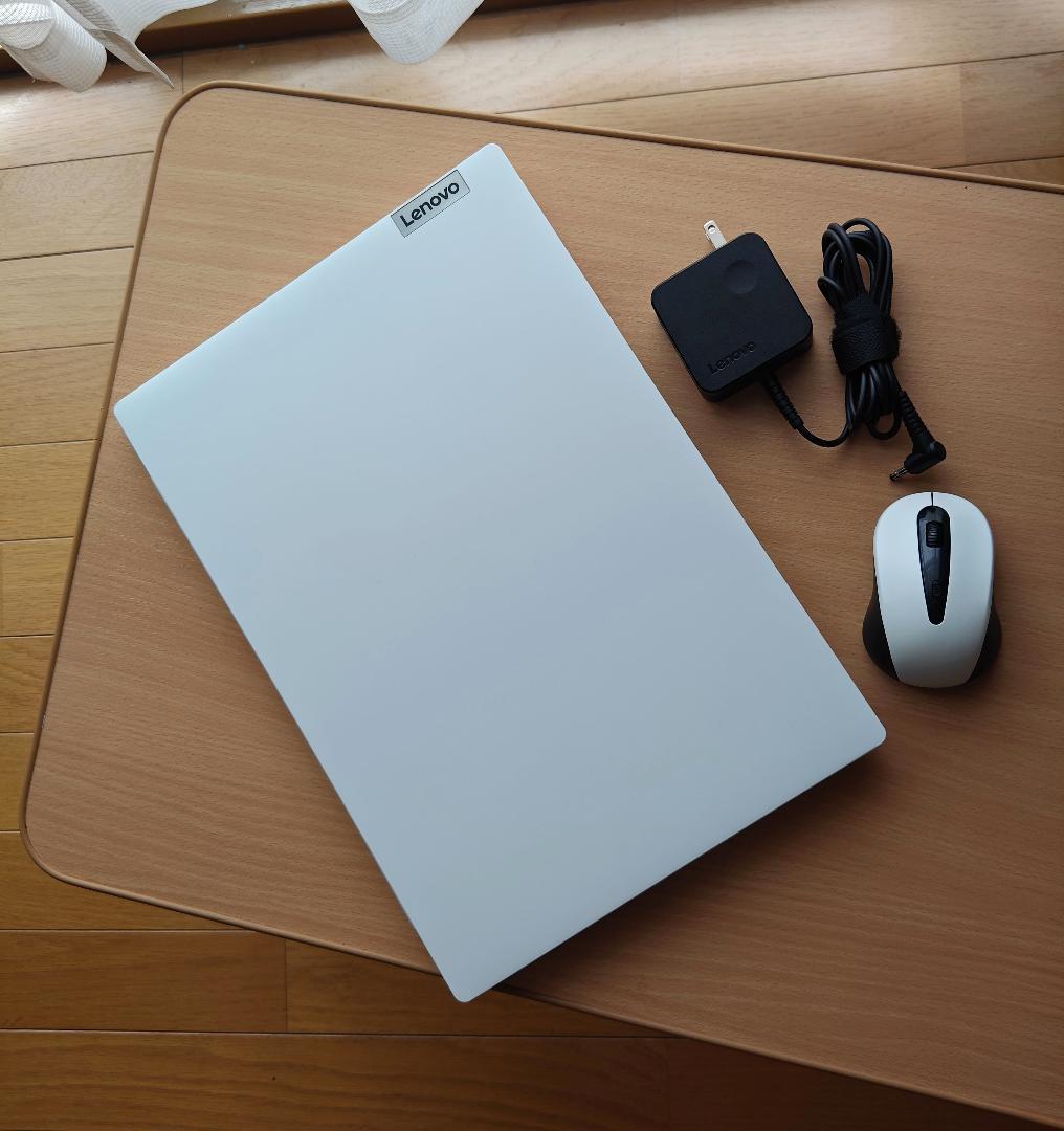 Lenovo Idiapadノートパソコン ホワイト