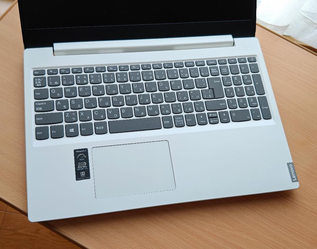 Lenovo Idiapadノートパソコン ホワイト