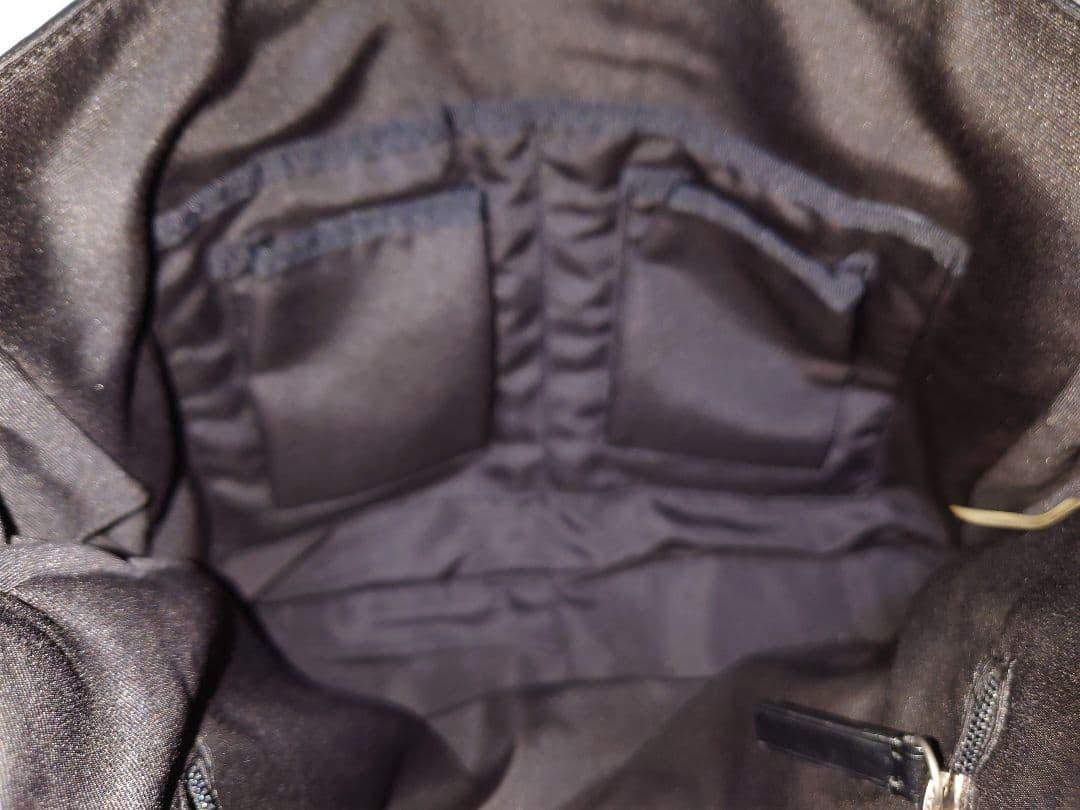 コーチ斜めがけバッグ　　ロゴ型押しレザー