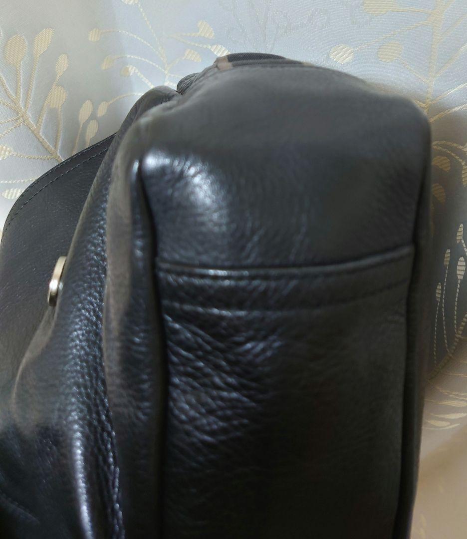 コーチ斜めがけバッグ　　ロゴ型押しレザー