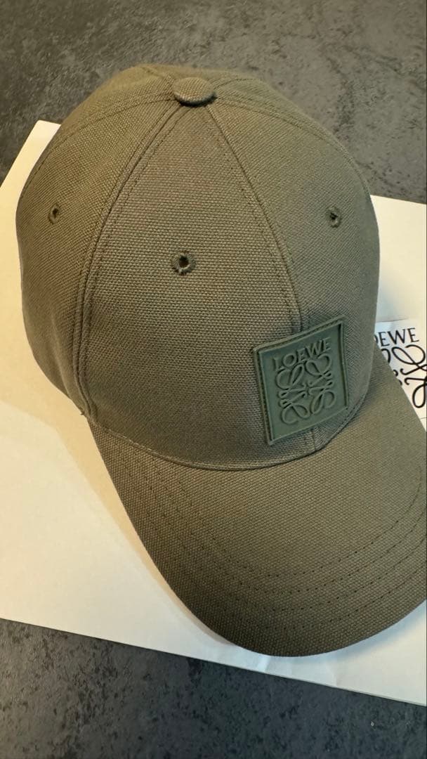 む*ん様 【未使用】LOEWE オリーブ ユニセックス ベースボールキャップ M
