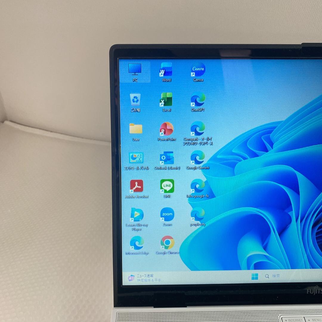 美品 ノートパソコン 富士通 Windows11 SSD256GB Offic