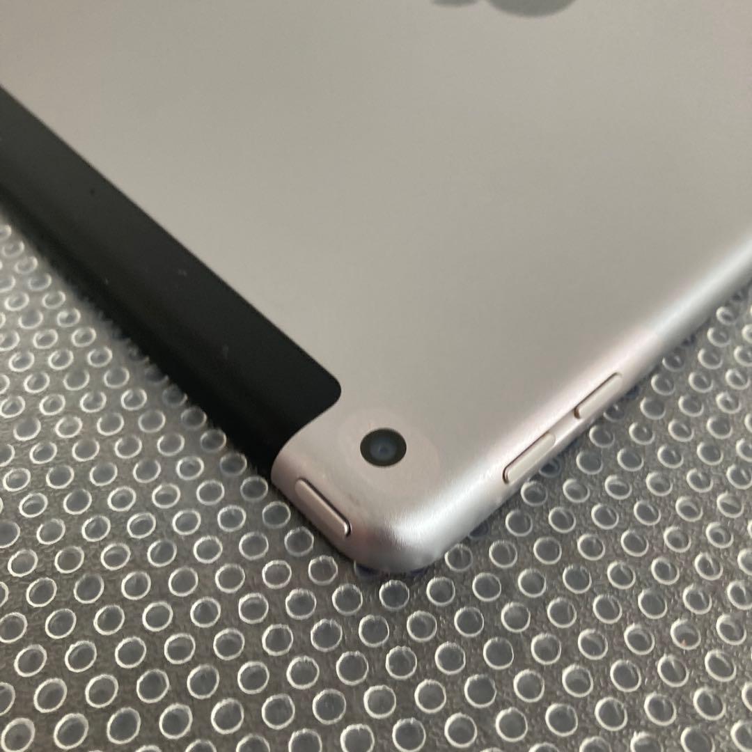 3166【早い者勝ち】電池最良好☆iPad5 第5世代 32GB SIMフリー☆