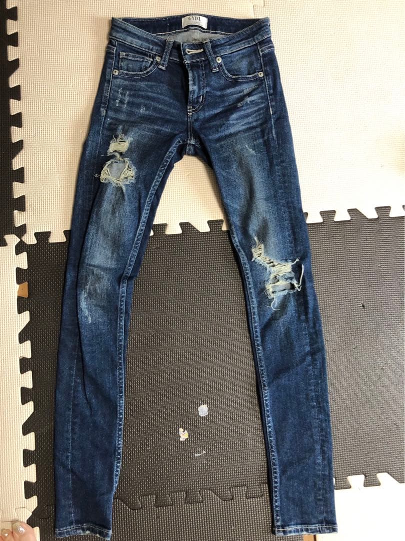 gyda bothripped デニム