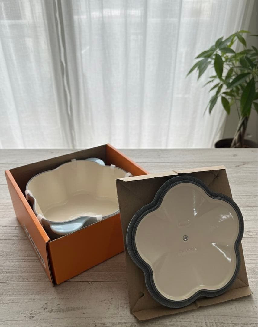 【新品未使用】ル・クルーゼ ココット・フルール ピュリストブルー