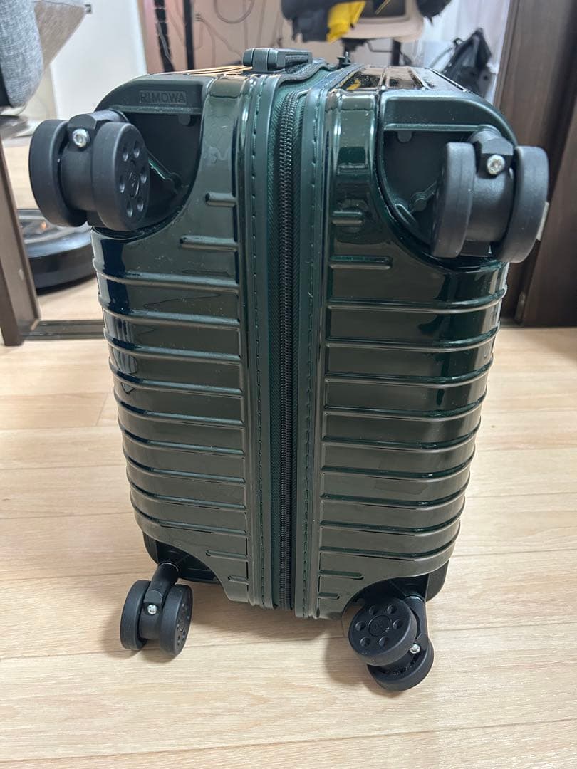 [RIMOWA] リモワ エッセンシャル キャビンサイズ ラゲッジ（グリーン）