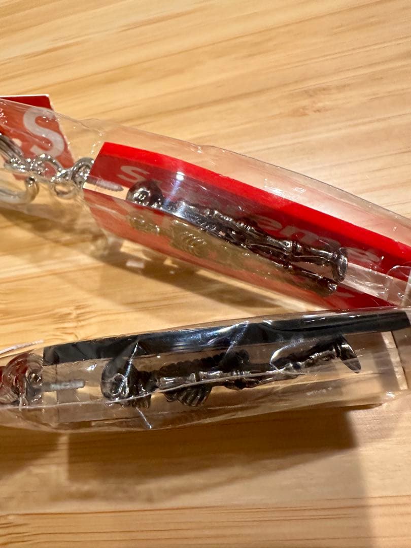 シュプリーム キーホルダー新品未開封