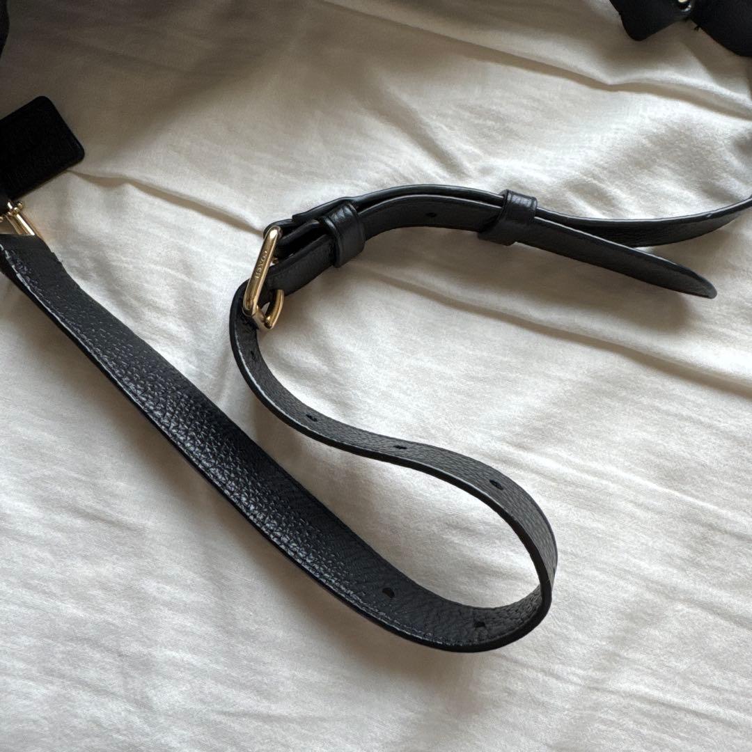 COACH ブラック レザー ボディバッグ