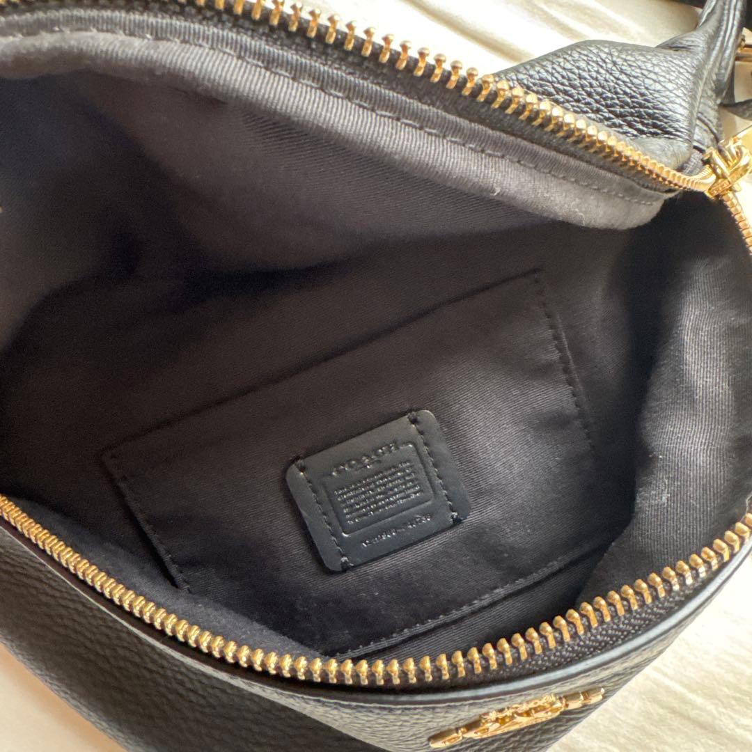 COACH ブラック レザー ボディバッグ