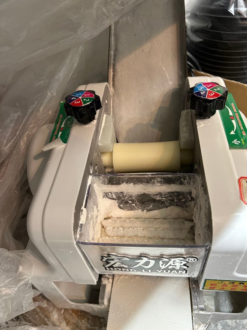 業務用・家庭用 餃子皮機 餃子皮直径8.5cm／1分60枚 自動成形