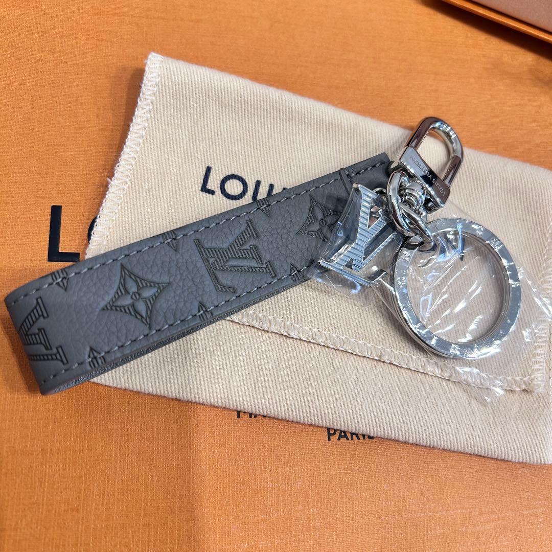 【新品】ルイヴィトン ドラゴンヌ シェイプ キーホルダー モノグラム グレー