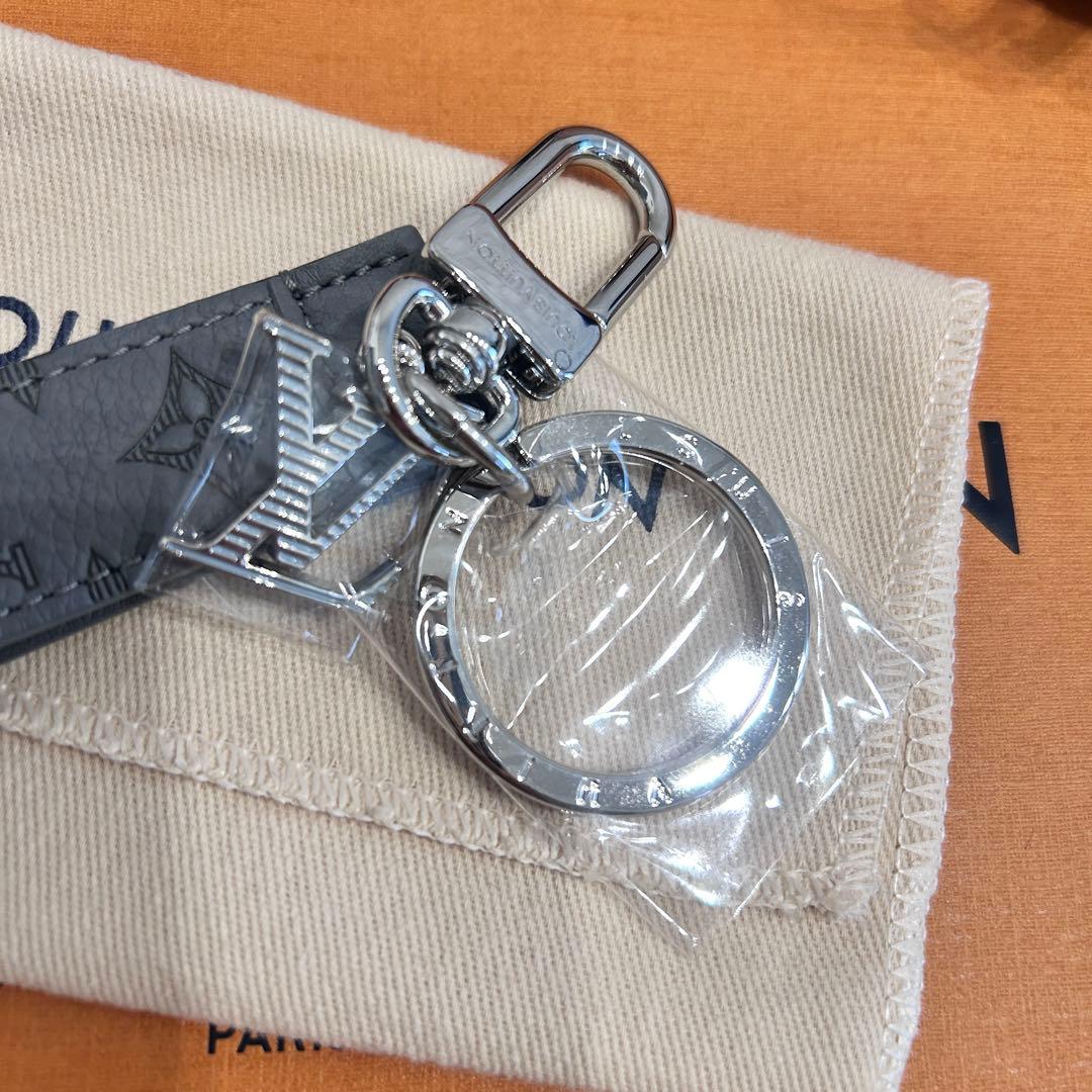 【新品】ルイヴィトン ドラゴンヌ シェイプ キーホルダー モノグラム グレー