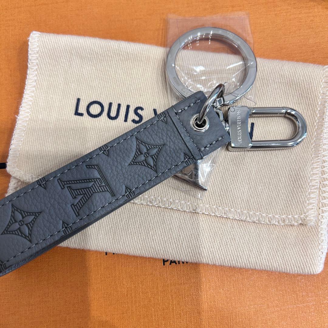 【新品】ルイヴィトン ドラゴンヌ シェイプ キーホルダー モノグラム グレー
