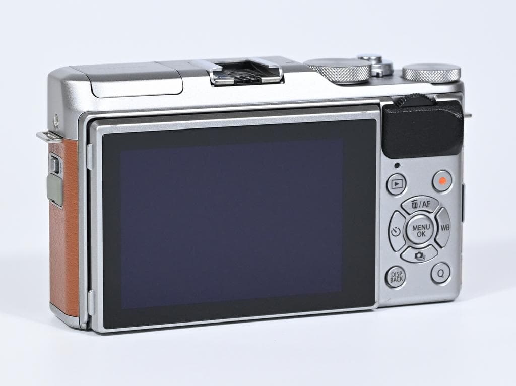 【超美品】 フジフイルム　FUJIFILM X-A5 レンズキット