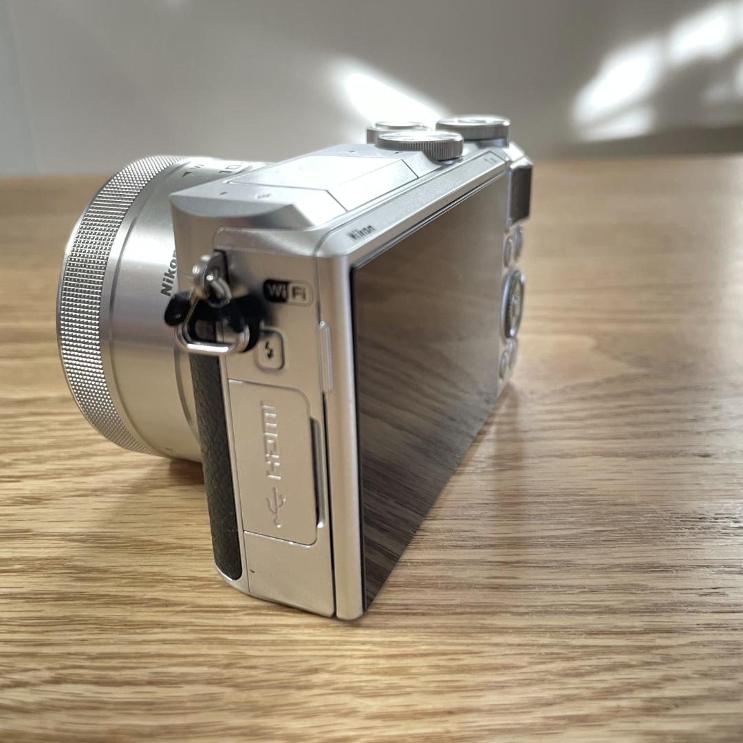 NIKON 1 J5 ダブルレンズキット+望遠ズーム+レザージャケット+おまけ付