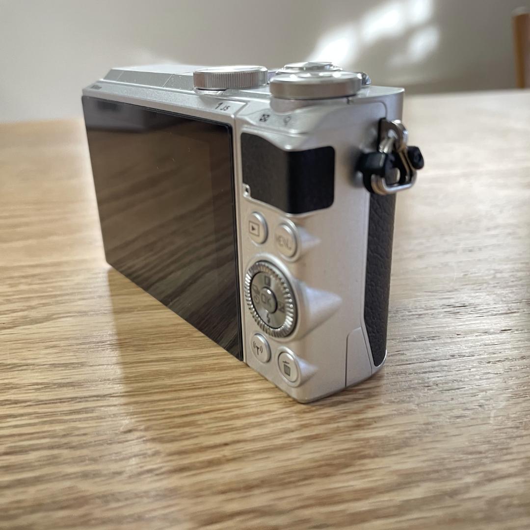 NIKON 1 J5 ダブルレンズキット+望遠ズーム+レザージャケット+おまけ付