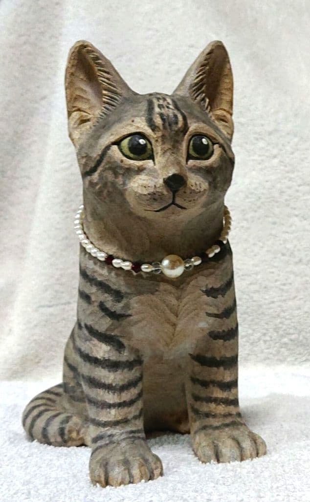 愛らしい猫の置物 T164