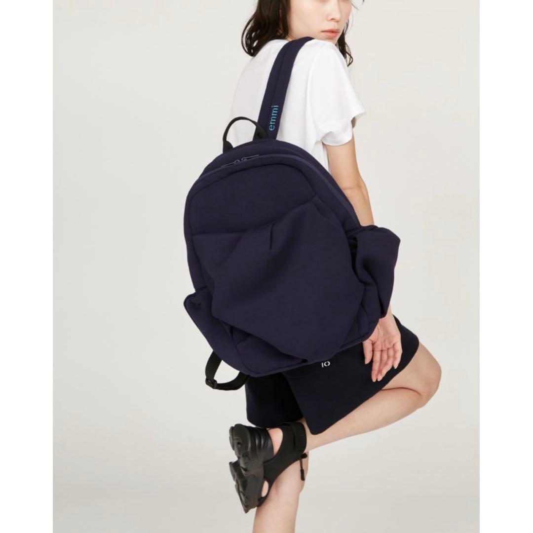 新品未開封emmi エミ ポンチギャザーボディーバックパック リュック ロゴ刺繍