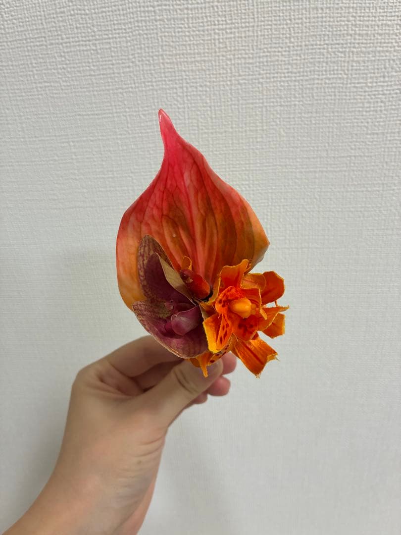 【引越しのため今月処分】オレンジ赤色プリザーブドフラワーブーケ　ブートニア