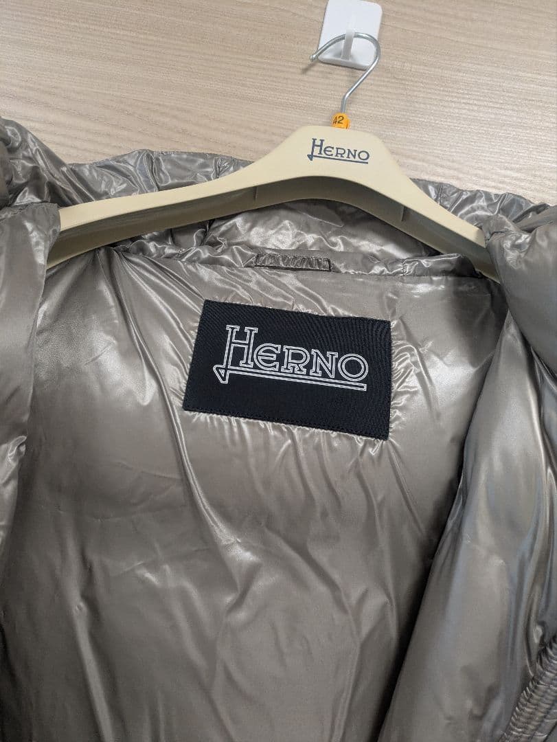 ニ*!様 値下げ！2/3まで出品　新品タグ付き　Herno フード付きダウンジャ