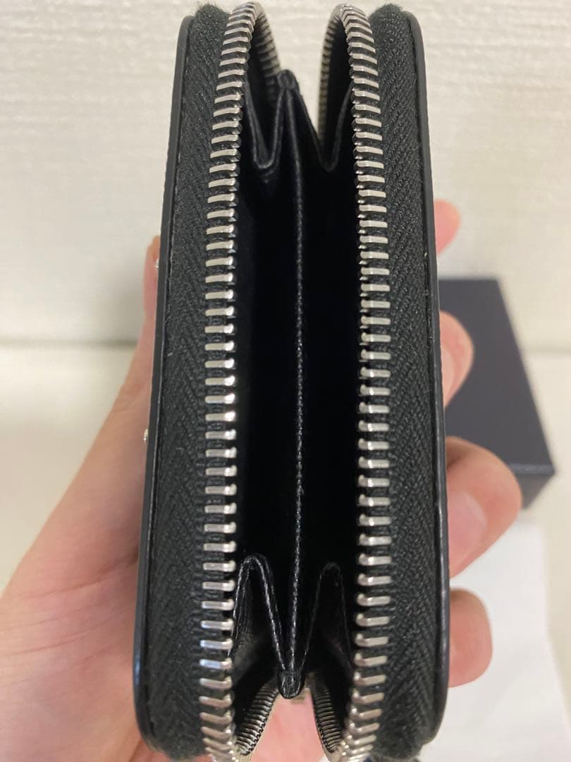 【最終値下げ】PRADA サフィアーノトライアングル ケース