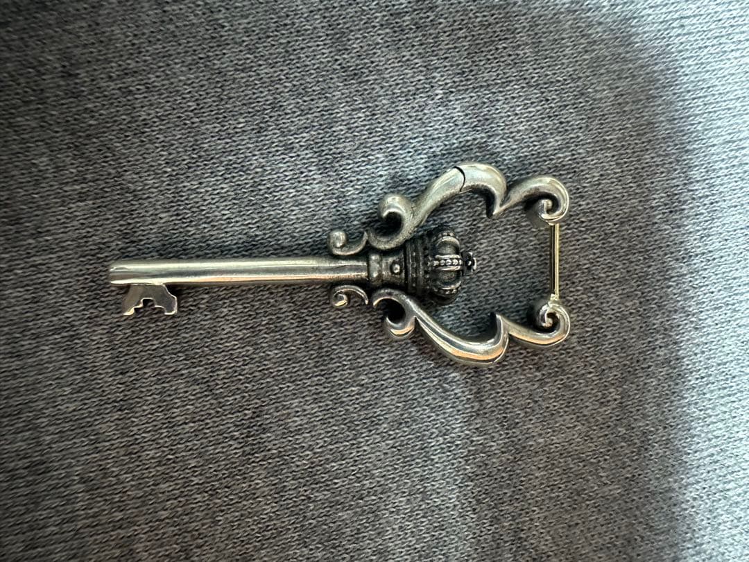 JUSTIN DAVIS 鍵デザイン ピアス(片耳用)