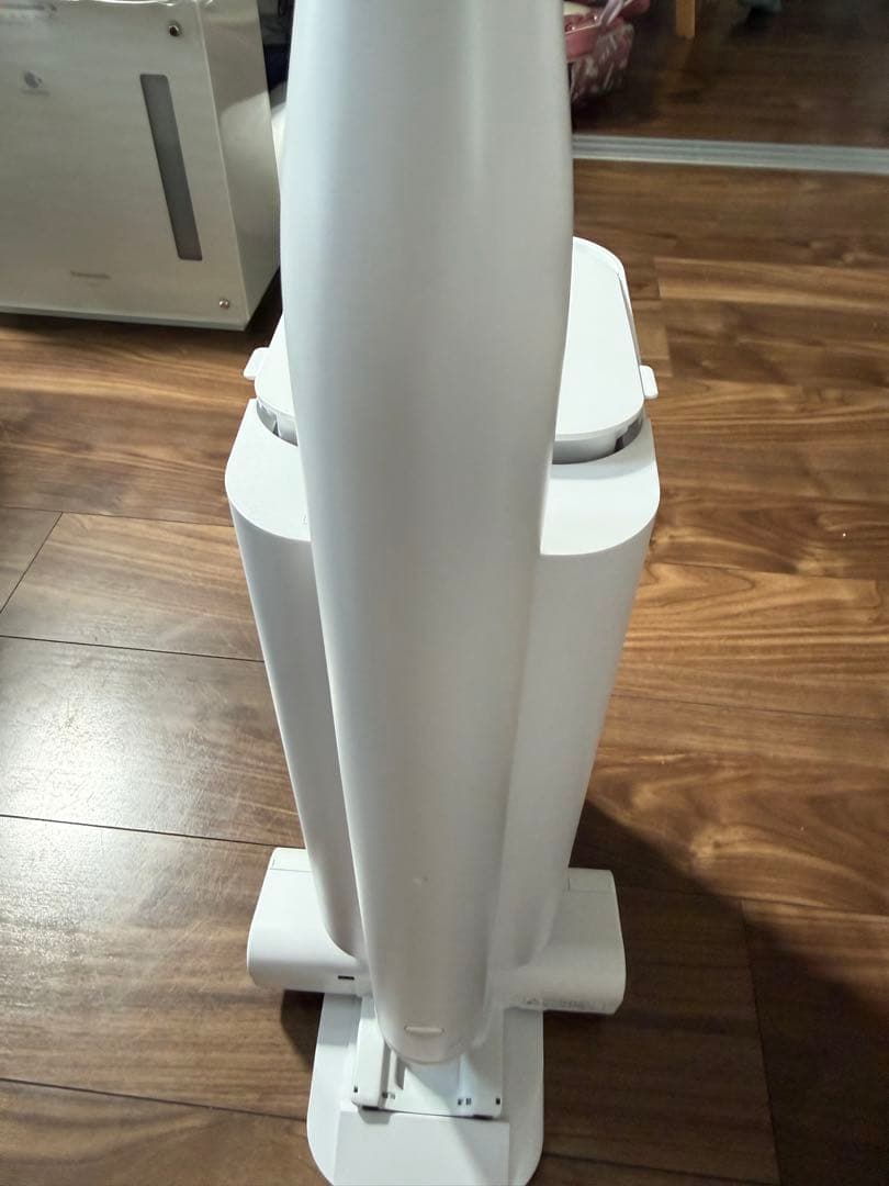 売り切り　Panasonic スティッククリーナー MC–NS100K