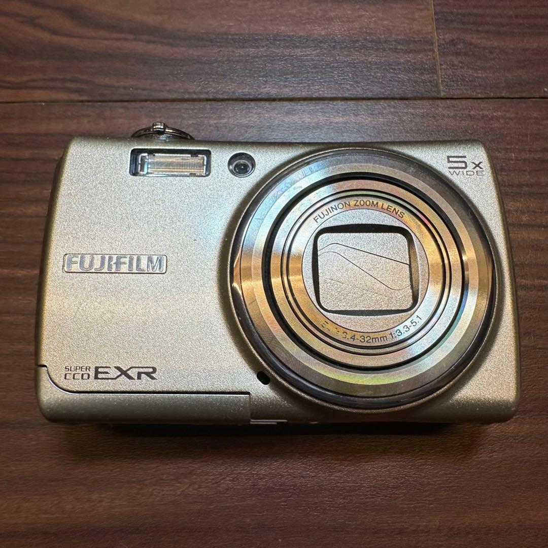 FUJIFILM FinePix F200 EXR デジカメ ほぼ新品 5335