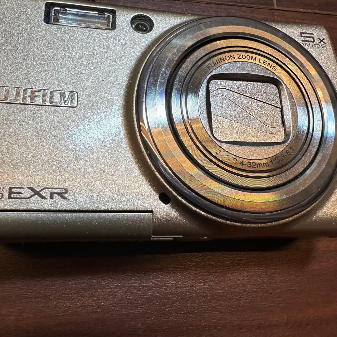 FUJIFILM FinePix F200 EXR デジカメ ほぼ新品 5335