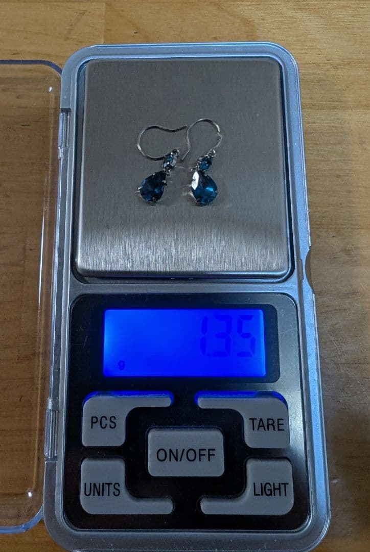 ブルートパーズ　プラチナ　天然石　ピアス