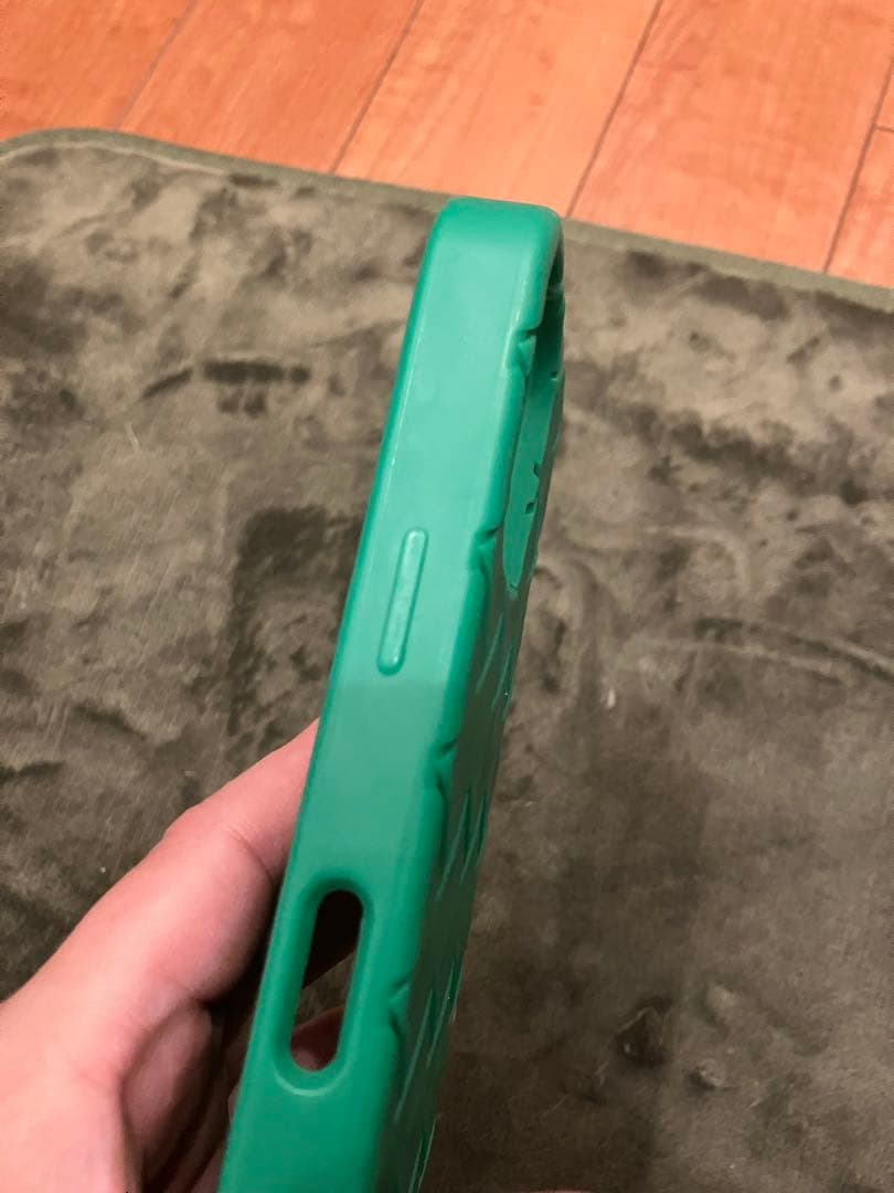 BOTTEGA VENETA グリーン　シリコンケース　16pro