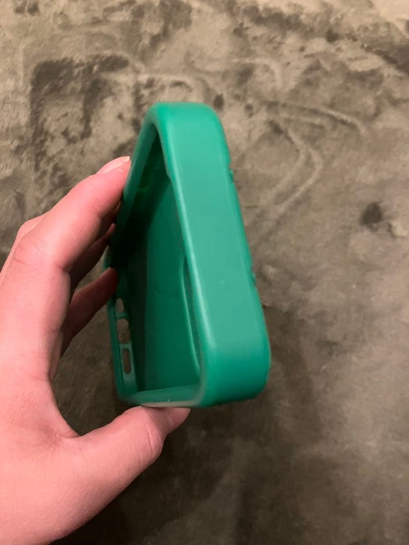 BOTTEGA VENETA グリーン　シリコンケース　16pro