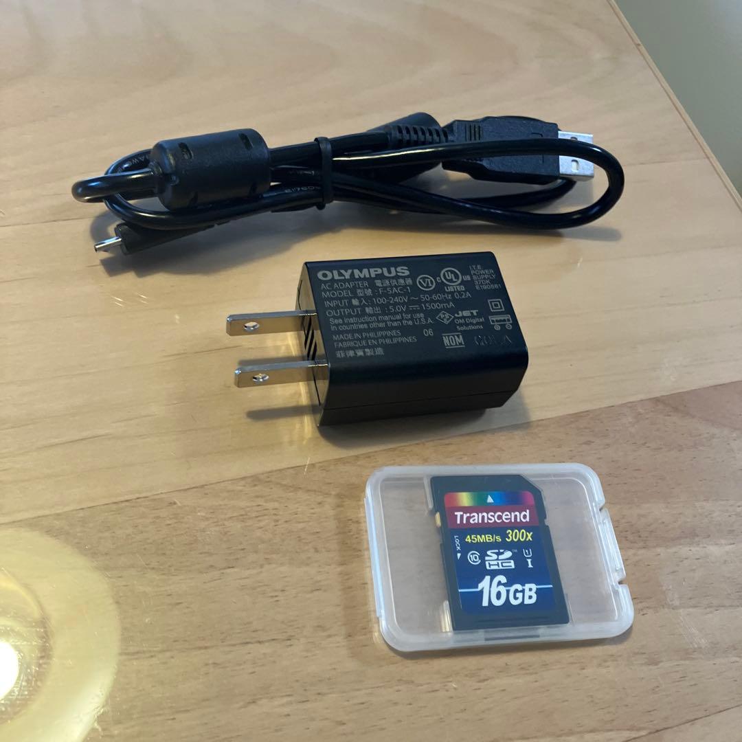 オリンパスOM-D E-M10 Mark Ⅳ シルバー　ダブルズームキット